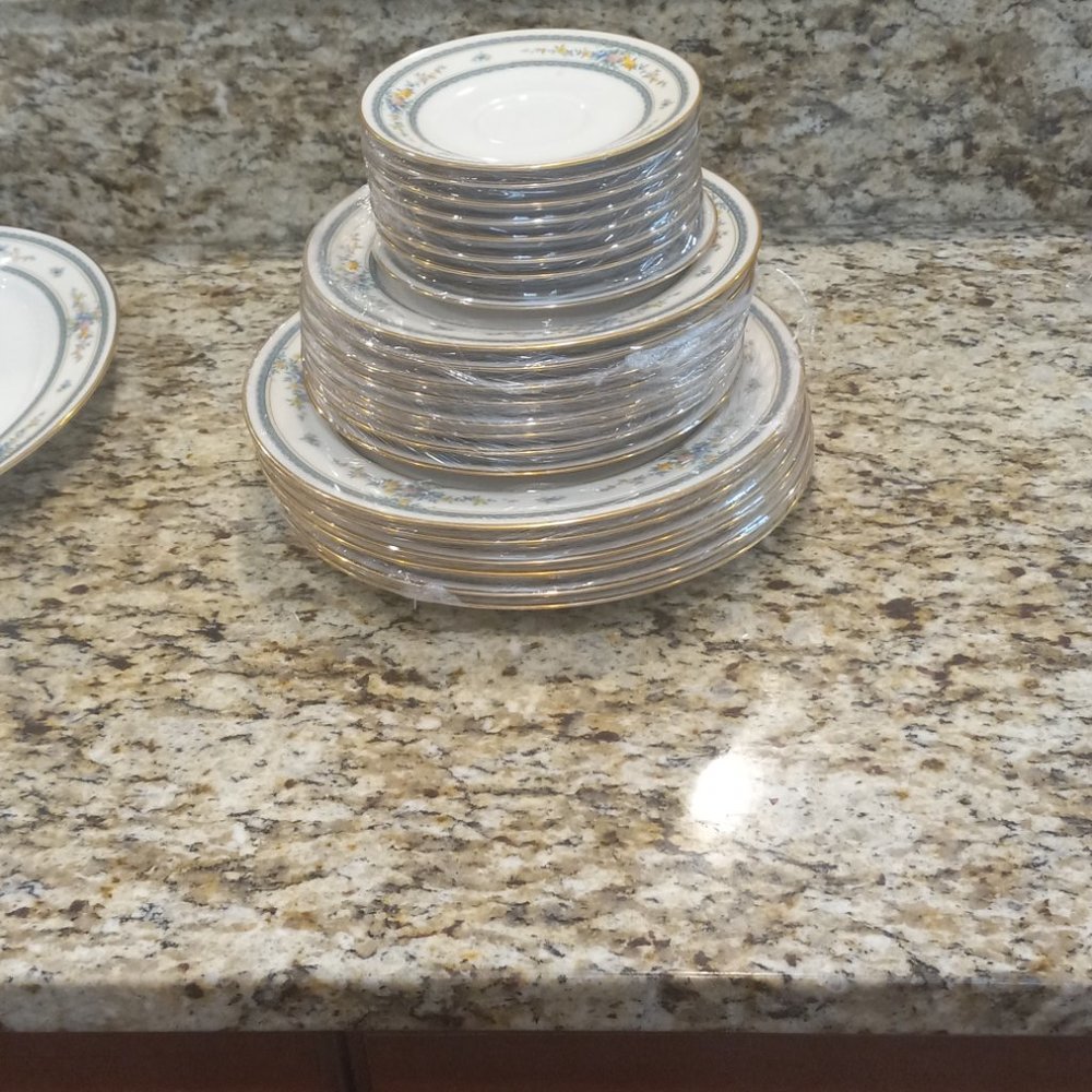 Dinnerware - Picture 5 of 5